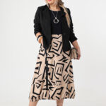 Sukienka-bombka-plus-size-w-geometryczne-wzory-beżowo-czarna (1)