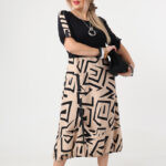 Sukienka-bombka-plus-size-w-geometryczne-wzory-beżowo-czarna (7)
