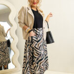 Sukienka bombka plus size w geometryczne wzory czarno-beżowa 42-50