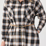 Sukienka-koszulowa-plus-size-w-kratę-czarno-beżowa-42-50 (3)