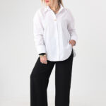 biała-elegancka-koszula-damska-plus-size-z-ozdobną-broszką (4)