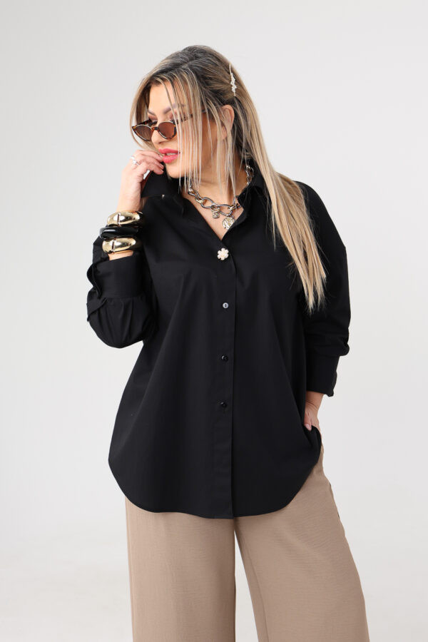 Czarna elegancka koszula damska plus size z ozdobną broszką 42-50