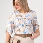 elegancka-bluzka-dla-puszystej-bezowo-niebieska-z-ozdobnym-wzorem (4)