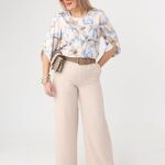 elegancka-bluzka-dla-puszystej-bezowo-niebieska-z-ozdobnym-wzorem (5)