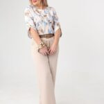 elegancka-bluzka-dla-puszystej-bezowo-niebieska-z-ozdobnym-wzorem (6)