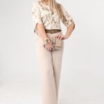 elegancka-bluzka-dla-puszystej-bezowo-zolta-z-ozdobnym-wzorem (5)