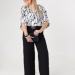 elegancka-bluzka-dla-puszystej-czarno-biala-z-ozdobnym-wzorem (6)