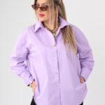Fioletowa elegancka koszula damska plus size z ozdobną broszką 42-50