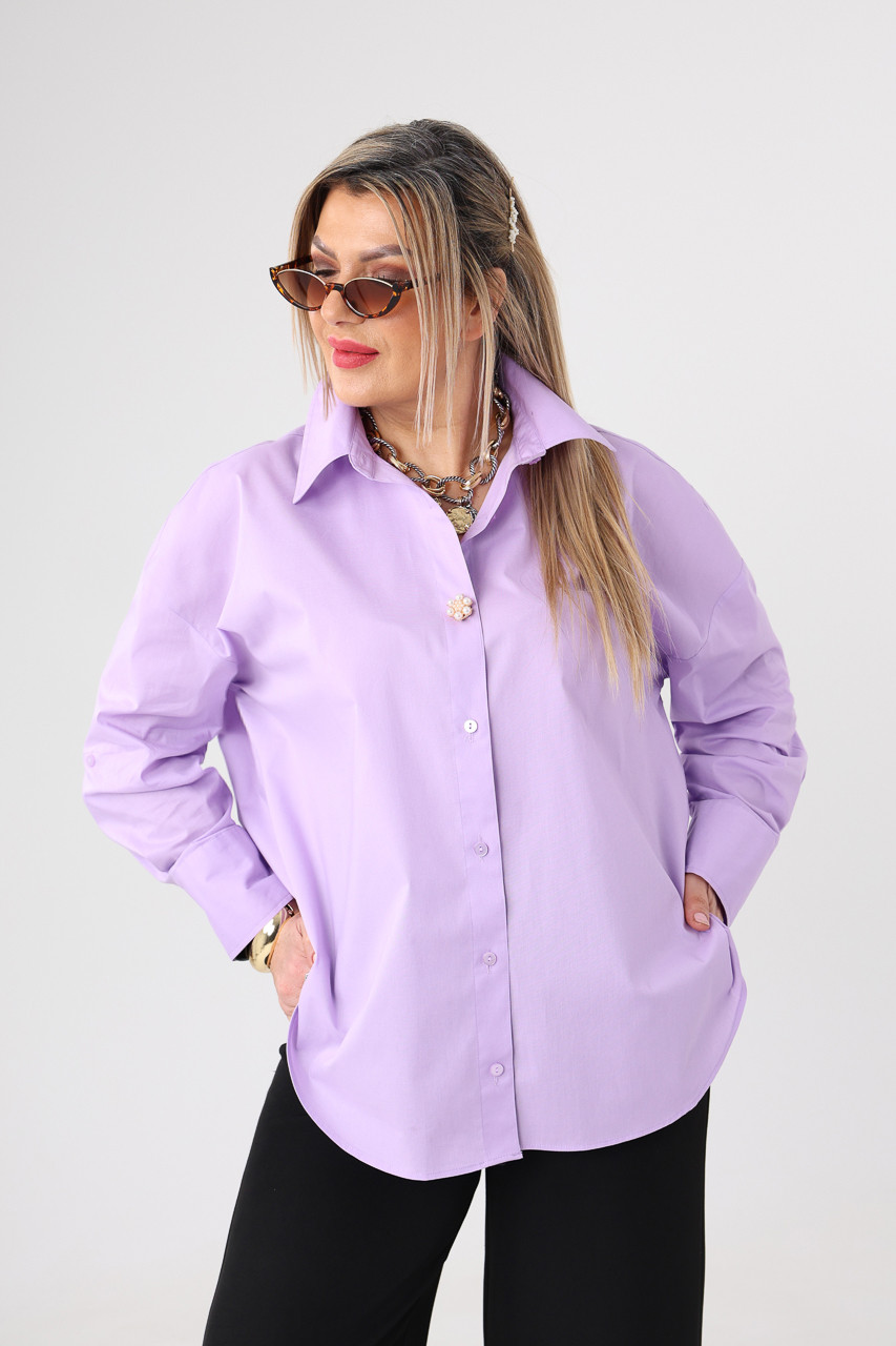 Fioletowa elegancka koszula damska plus size z ozdobną broszką 42-50