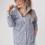 granatowa-koszula-damska-plus-size-w-paski-z-ozdobnym-haftem (3)