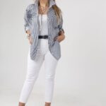 granatowa-koszula-damska-plus-size-w-paski-z-ozdobnym-haftem (5)