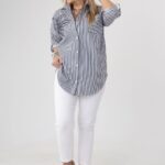 granatowa-koszula-damska-plus-size-w-paski-z-ozdobnym-haftem (6)