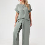 khaki-elegancki-komplet-damski-plus-size-bluzka-i-spodnie-z-rozcięciem-po-boku (5)