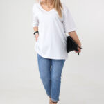 luzna-bluzka-z-dekoltem-v-plus-size-biala (1)
