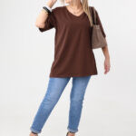 luzna-bluzka-z-dekoltem-v-plus-size-brazowa (6)