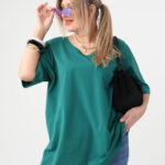 luzna-bluzka-z-dekoltem-v-plus-size-butelkowa-zielen (4)