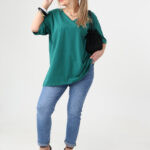luzna-bluzka-z-dekoltem-v-plus-size-butelkowa-zielen (6)