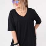 luzna-bluzka-z-dekoltem-v-plus-size-czarna (1)