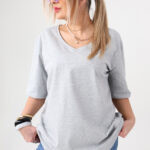 luzna-bluzka-z-dekoltem-v-plus-size-szara (5)