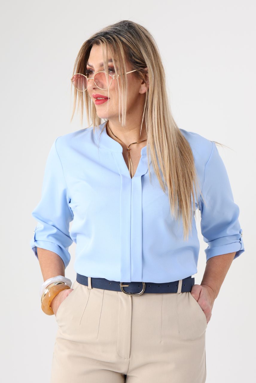 Elegancka bluzka w dużym rozmiarze niebieska – moda plus size
