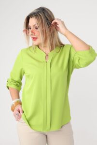 Elegancka bluzka w dużym rozmiarze pistacjowa – moda plus size
