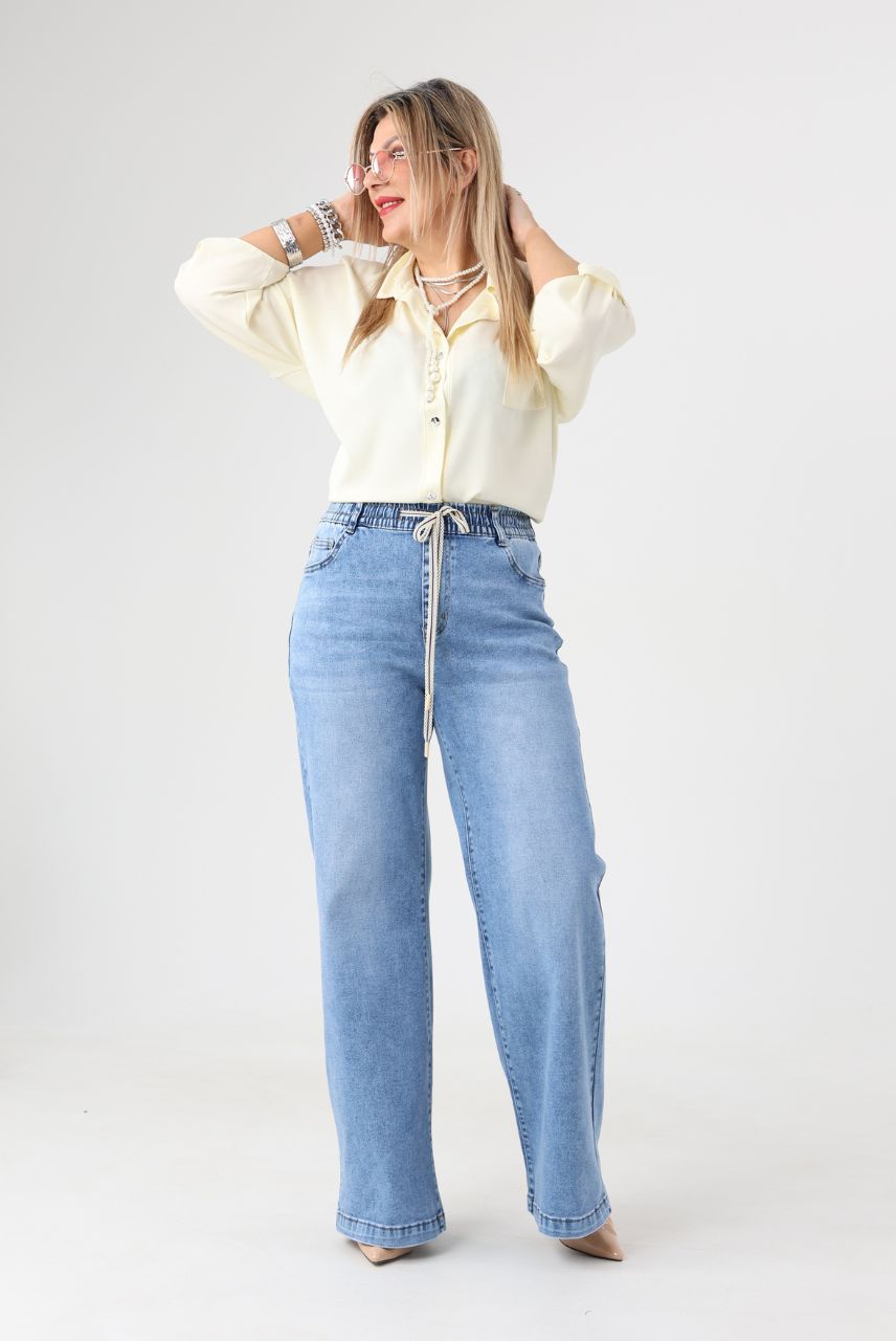 Dżinsy plus size szerokie jasnoniebieskie stylizacja damska