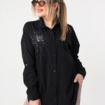 Czarna elegancka koszula plus size z ozdobną aplikacją 42-50
