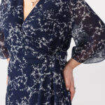 Lekka-sukienka-plus-size-szyfonowa-w-malarskie-wzory-granatowo-biała 44-56 (3)