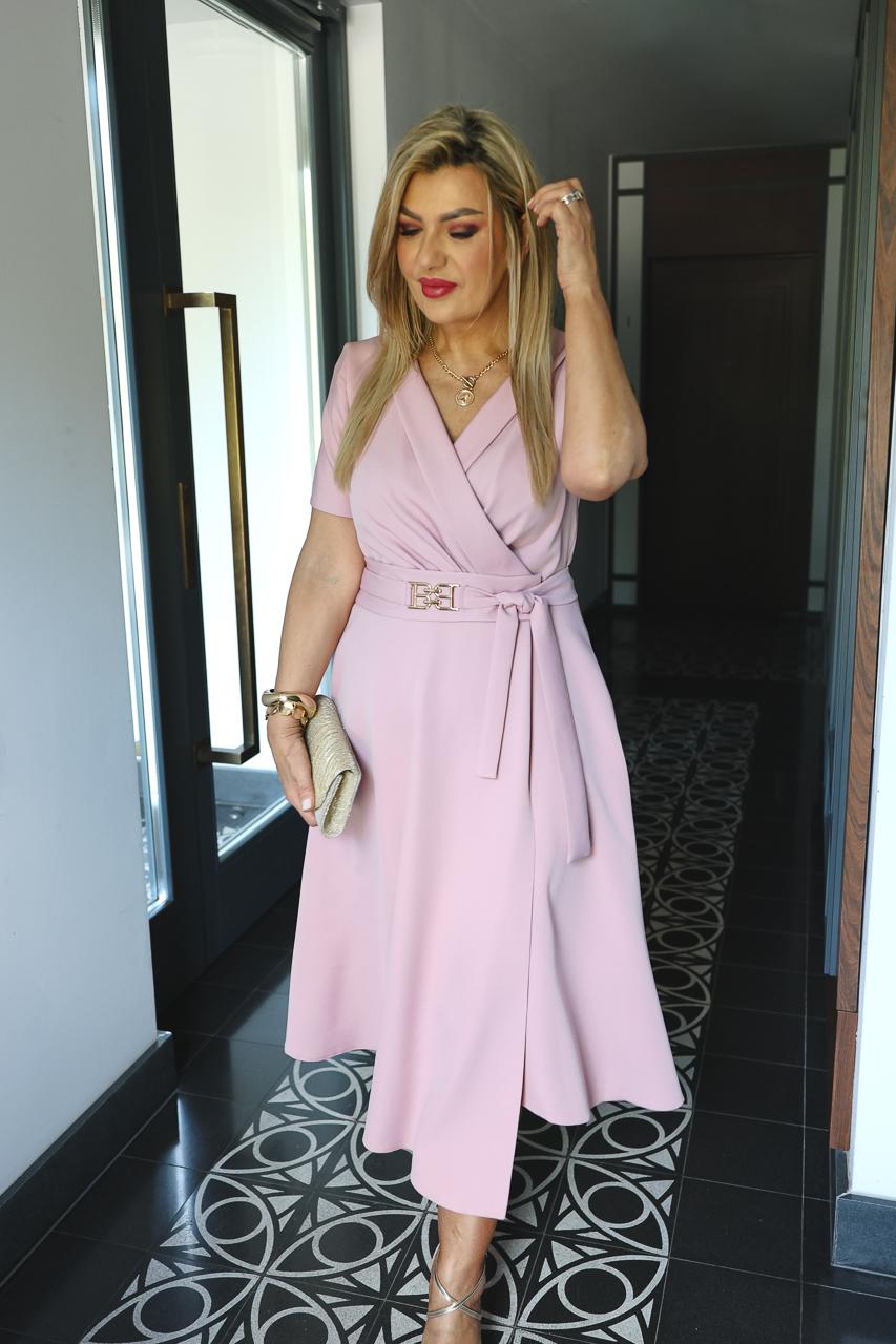 Rozkloszowana sukienka kopertowa plus size różowa 42-54
