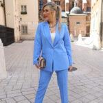 Elegancki garnitur damski plus size niebieski 42-52