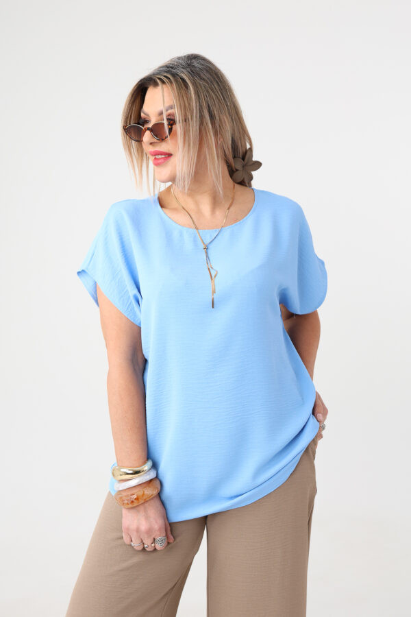 Niebieska gładka bluzka plus size z krótkim rękawem 44-52