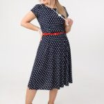 Sukienka w groszki z paskiem granatowa (6)