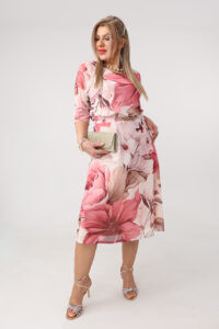 Zwiewna sukienka siateczkowa plus size różowo-beżowa 44-54