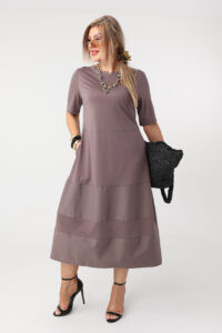 Zwiewna sukienka trapezowa PLUS SIZE brązowa 44-52