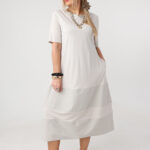 Zwiewna sukienka trapezowa PLUS SIZE kremowa 44-50 (3)