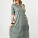 Zwiewna sukienka trapezowa PLUS SIZE zielona 44-50 (5)