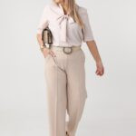 bezowa-elegancka-bluzka-plus-size-z-wiazaniem-na-dekolcie (6)