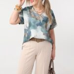 bluzka-z-dekoltem-v-plus-size-w-abstrakcyjny-wzor (1)