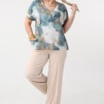 bluzka-z-dekoltem-v-plus-size-w-abstrakcyjny-wzor (5)