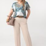 bluzka-z-dekoltem-v-plus-size-w-abstrakcyjny-wzor (6)