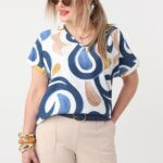 bluzka-z-dekoltem-v-plus-size-w-geometryczny-wzor (3)