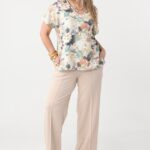 bluzka-z-dekoltem-v-plus-size-w-kwiatki (3)