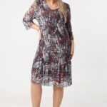 brazowo-blekitna-prosta-sukienka-z-falbana-na-dole (1)