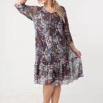 brazowo-blekitna-prosta-sukienka-z-falbana-na-dole (3)