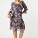 brazowo-blekitna-prosta-sukienka-z-falbana-na-dole (5)