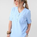 elegancka-bluzka-plus-size-z-krotkim-rekawem-blekitna (1)