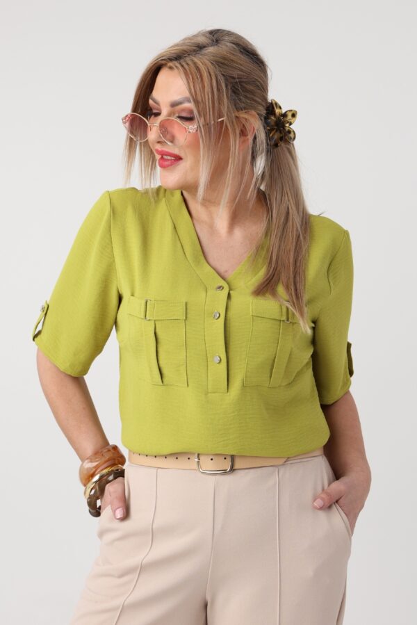 bluzka plus size z dekoltem dla puszystych kobiet