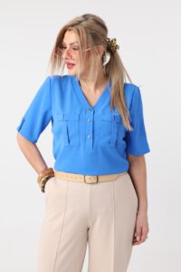 bluzka plus size z dekoltem dla puszystych kobiet