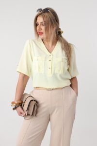 bluzka plus size z dekoltem dla puszystych kobiet