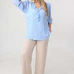 elegancka-bluzka-z-zabotem-plus-size-blekitna (1)